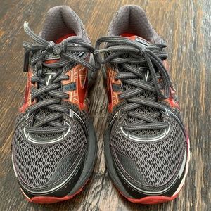 Brook’s Women GTS 17 Sneakers